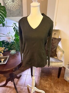 525 America Olive V-Neck Knit Top